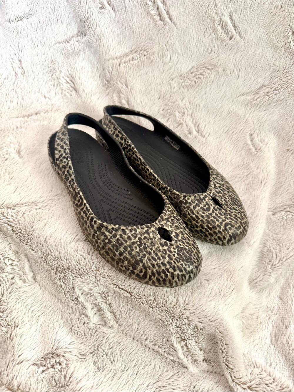 Crocs Olivia II Leopard Print Flat Slingback Shoes Women's Size 7 Gray Black